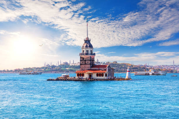 la torre della fanciulla, bosforo, mar di marmara, istanbul, turchia - maiden foto e immagini stock