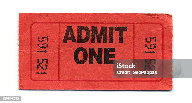 Ammettere Un Biglietto Rosso - Fotografie stock e altre immagini di Biglietto - Biglietto, Biglietto del cinema, Botteghino