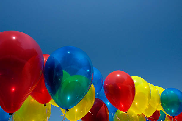 la fête ! - balloon moving up child flying photos et images de collection