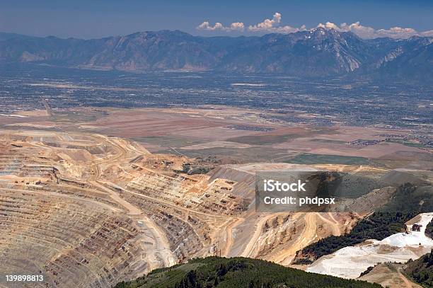 Kennecott Aprire Pit Miniera Di Rame - Fotografie stock e altre immagini di Ambientazione esterna - Ambientazione esterna, Aperto, Autocarro ribaltabile