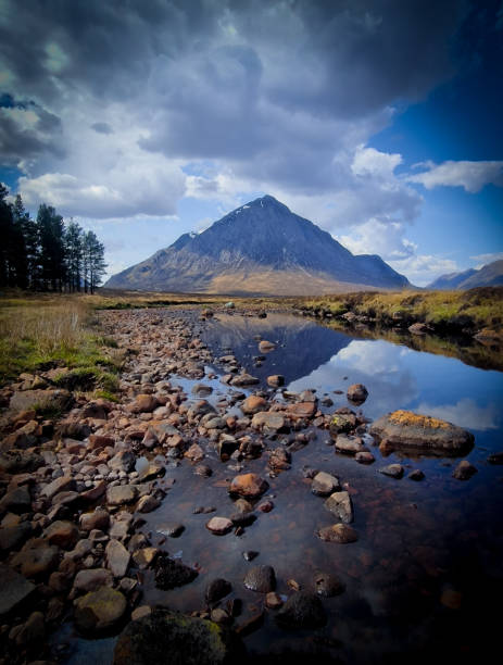 Mountain of Bauchaille Etive Mor from the river View of Etive Mor from the river banks from the Kingshosue Hotel, Glen Coe buachaille etive mor photos stock pictures, royalty-free photos & images