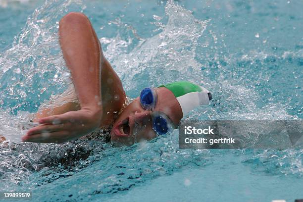 Freestyle Da Donna - Fotografie stock e altre immagini di Acqua - Acqua, Adulto, Allegro