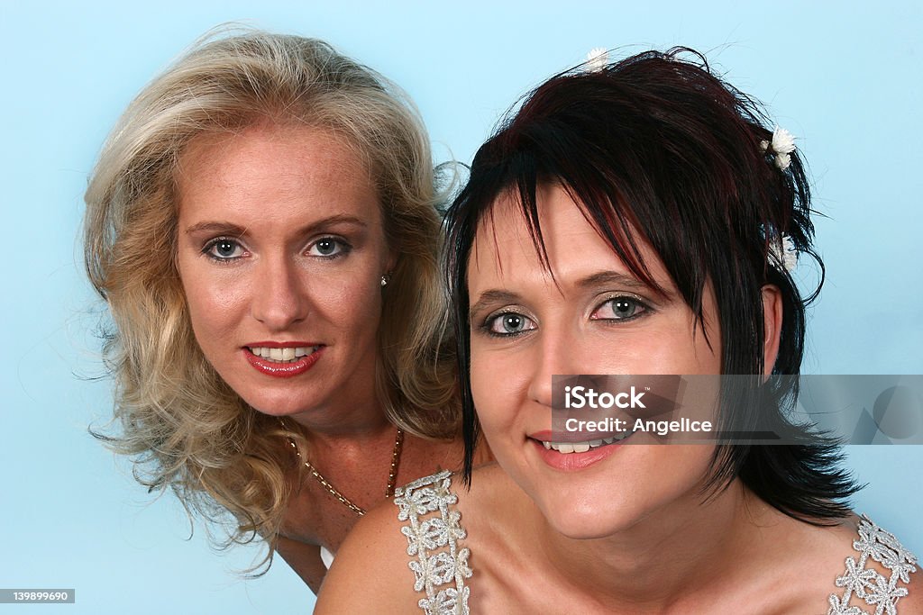Dwa kobieta uśmiech - Zbiór zdjęć royalty-free (Blond włosy)