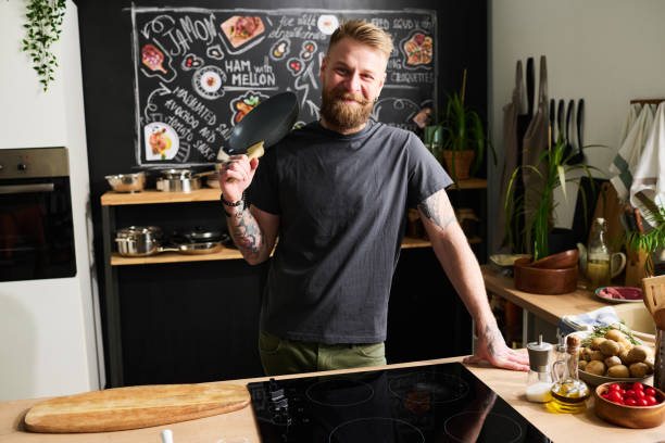 istock Food Blogger With Frying Pan 1398998523