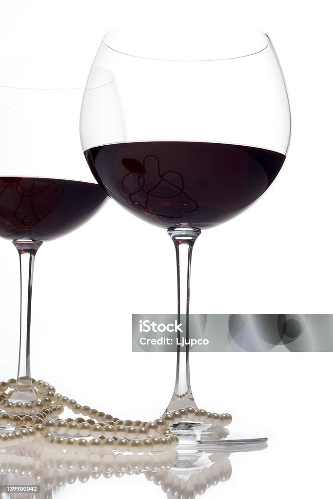 Вино очки с жемчугом - Стоковые фото Вестибюль роялти-фри
