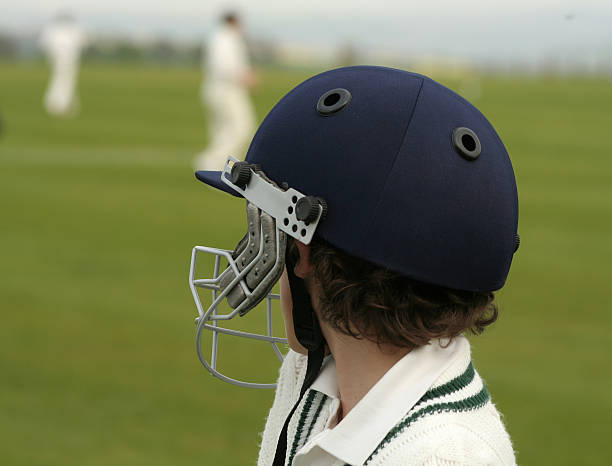 batsman de capacete - sport of cricket cricket player fielder sport imagens e fotografias de stock