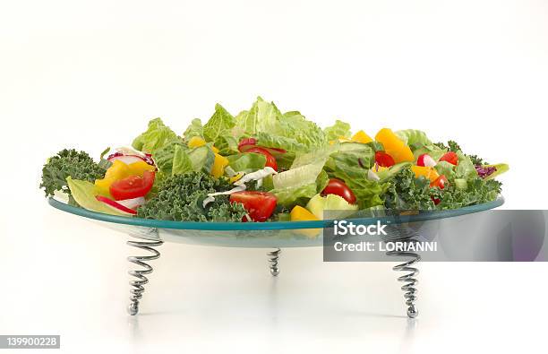 Placa De Vidrio Completo Con Verduras Saludable Ensalada Mezclar Foto de stock y más banco de imágenes de Alimento