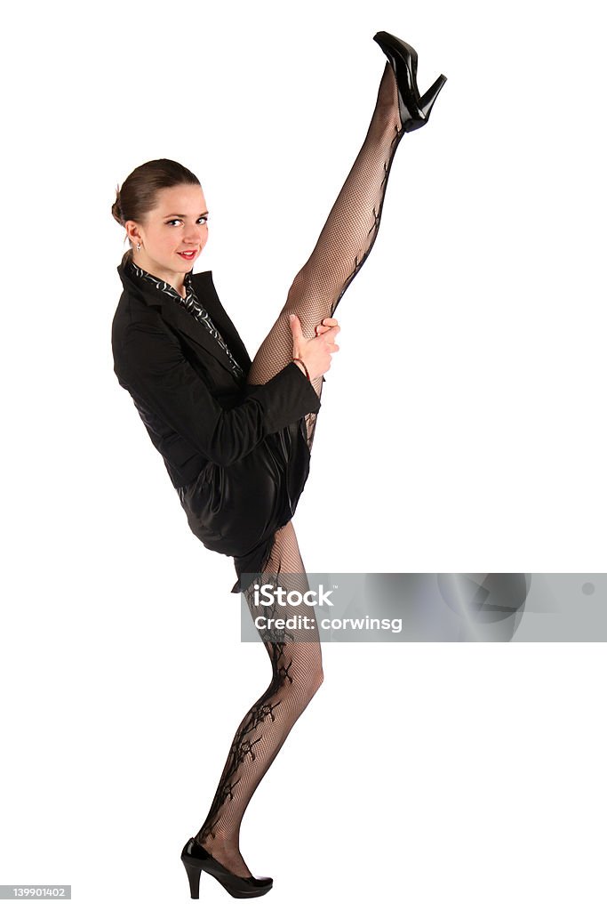 Chica en traje negro toma las piernas. - Foto de stock de A cuadros libre de derechos