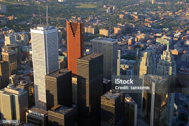 El Centro De La Ciudad En Puesta De Sol Foto de stock y más banco de imágenes de Bay Street - Bay Street, Toronto, Canadá