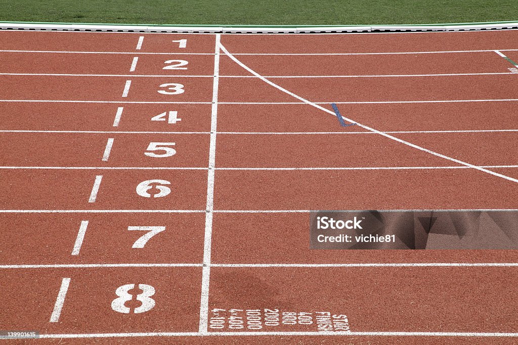 Punto de inicio y finalización de la pista de carreras - Foto de stock de Pista de atletismo libre de derechos