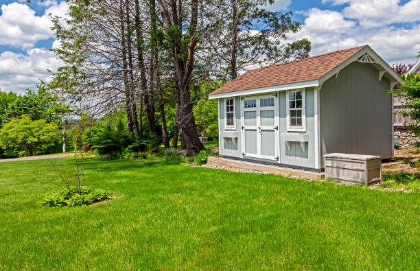 Garden shed New blue garden shed in beautiful garden pics of garden sheds stock pictures, royalty-free photos & images