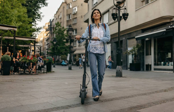 istock Cruising city streets 1399017703