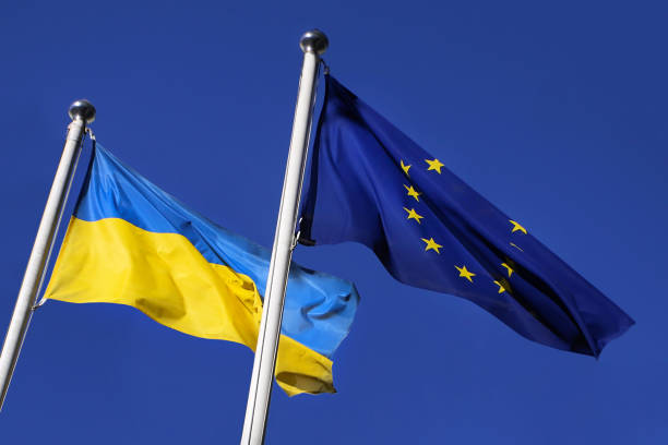 ucrânia e ue - european culture europe national flag flag - fotografias e filmes do acervo