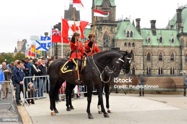 王立カナダ装着警察にパーラメントヒル - カナダのストックフォトや画像を多数ご用意 - カナダ, 警察, カナダ文化