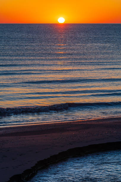 istock Sunrise over the sea 1399019835