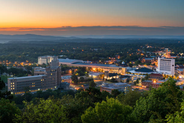 istock Hot Springs, Arkansas, USA town skyline 1399020425