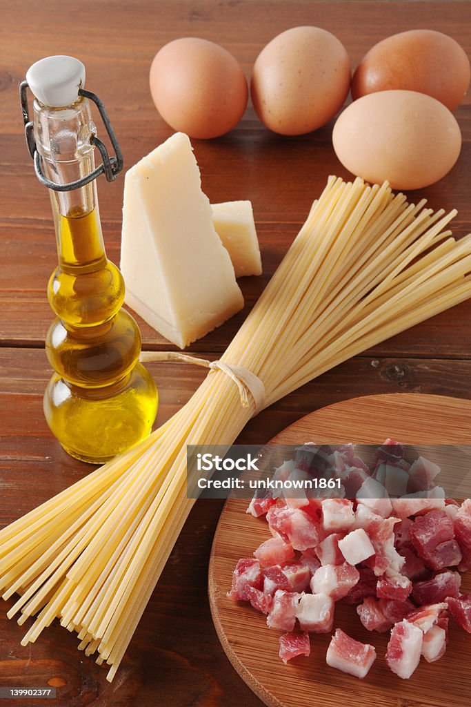 Spaghetti alla carbonara - Photo de Cuisiner libre de droits