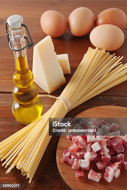 Spaghetti Alla Carbonara - Fotografie stock e altre immagini di Cucinare - Cucinare, Sugo alla carbonara, Alimentazione sana