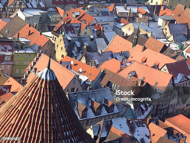 Vista De Los Edificios De La Ciudad Foto de stock y más banco de imágenes de Adosado - Adosado, Aguilón, Aguja - Chapitel