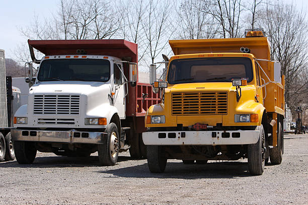 camiones de descarga - bigrig fotografías e imágenes de stock