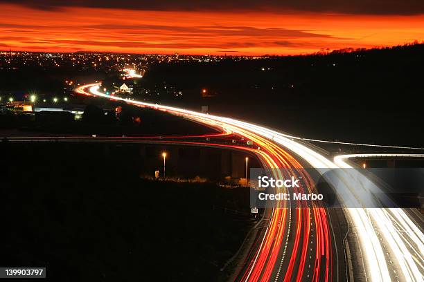 夕暮れの交通 - イギリスのストックフォトや画像を多数ご用意 - イギリス, 道路, イングランド
