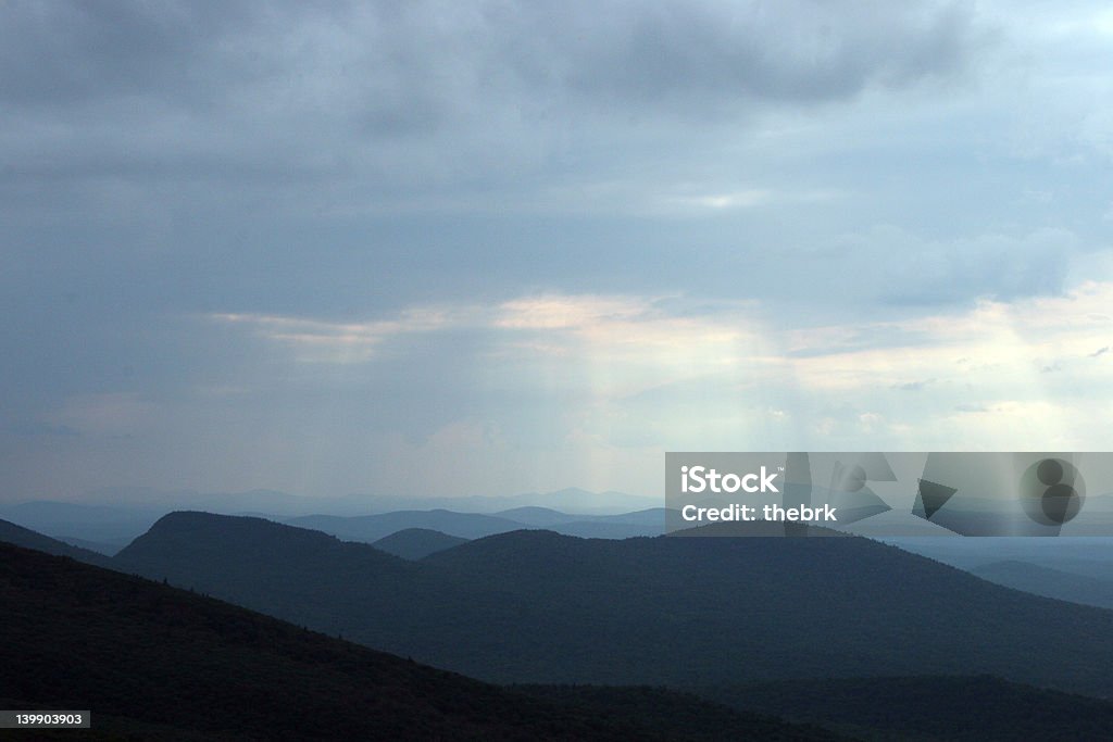 Montanhas com céu nublado - Royalty-free Anoitecer Foto de stock