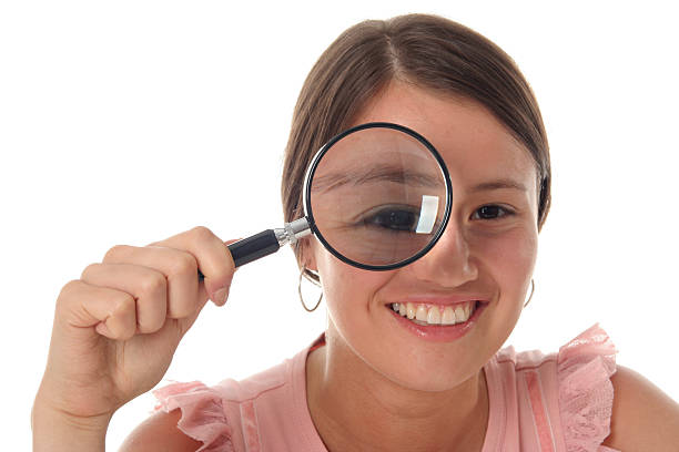 虫眼鏡を持つ女性 - low scale magnification glass women holding ストックフォトと画像