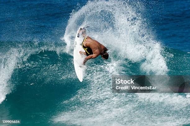 Foto de Surfista Toca Os Lábios e mais fotos de stock de Férias - Férias, Big Island - Ilhas do Havaí, Ilhas do Havaí