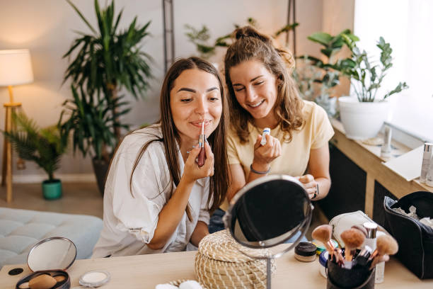 istock Friends put on make-up together 1399047679