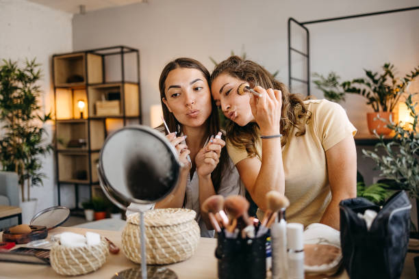 istock Friends put on make-up together 1399047734
