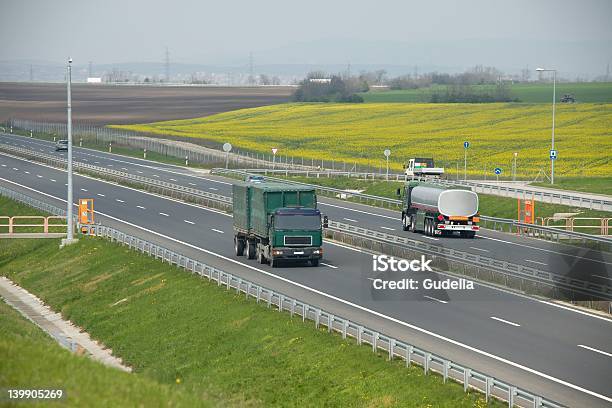 Estrada Principal - Fotografias de stock e mais imagens de Biodiesel - Biodiesel, Abastecer, Alfalto