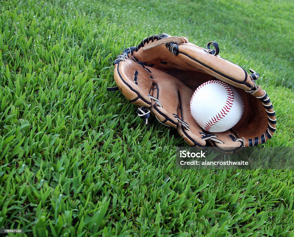 Ballglove y béisbol - Foto de stock de Béisbol libre de derechos