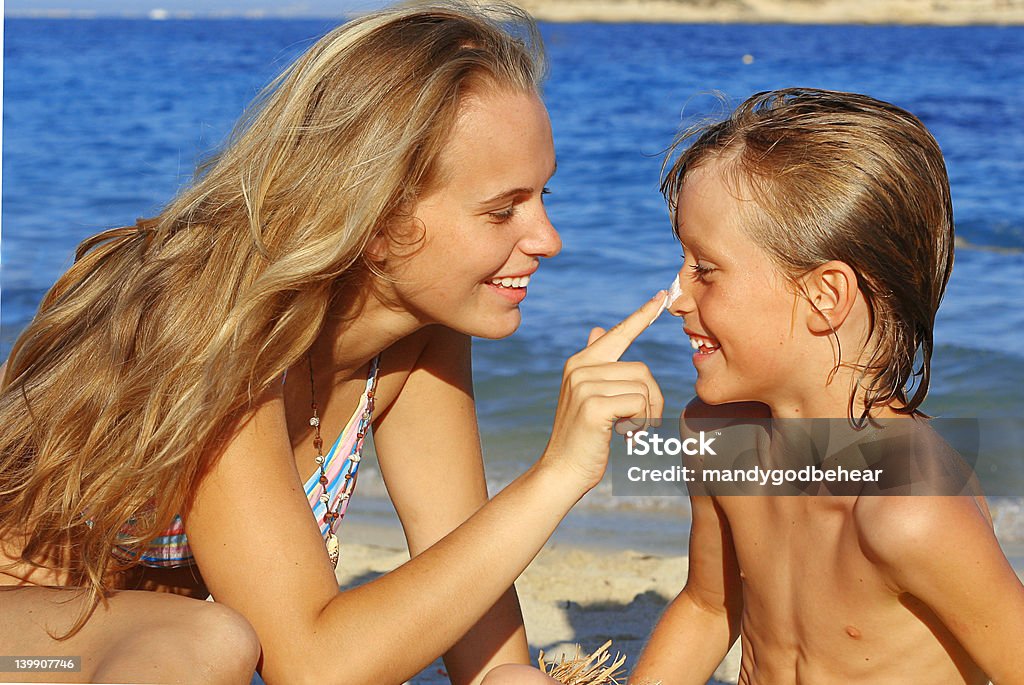 Sonnenschutz (siehe unten für weitere Familie und beach-Bilder - Lizenzfrei Alleinerzieherin Stock-Foto