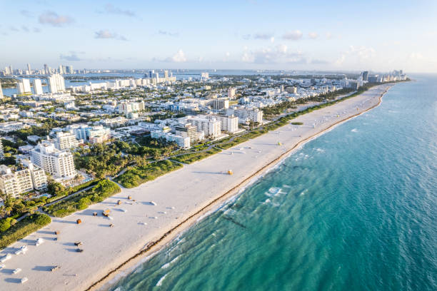 vista aerea di miami beach, florida all'alba - usa coastline miami florida sky foto e immagini stock