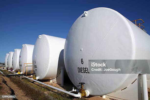 Depósitos De Combustível - Fotografias de stock e mais imagens de Tanque de Combustível - Tanque de Armazenamento - Tanque de Combustível - Tanque de Armazenamento, Combustível Fóssil, Grande