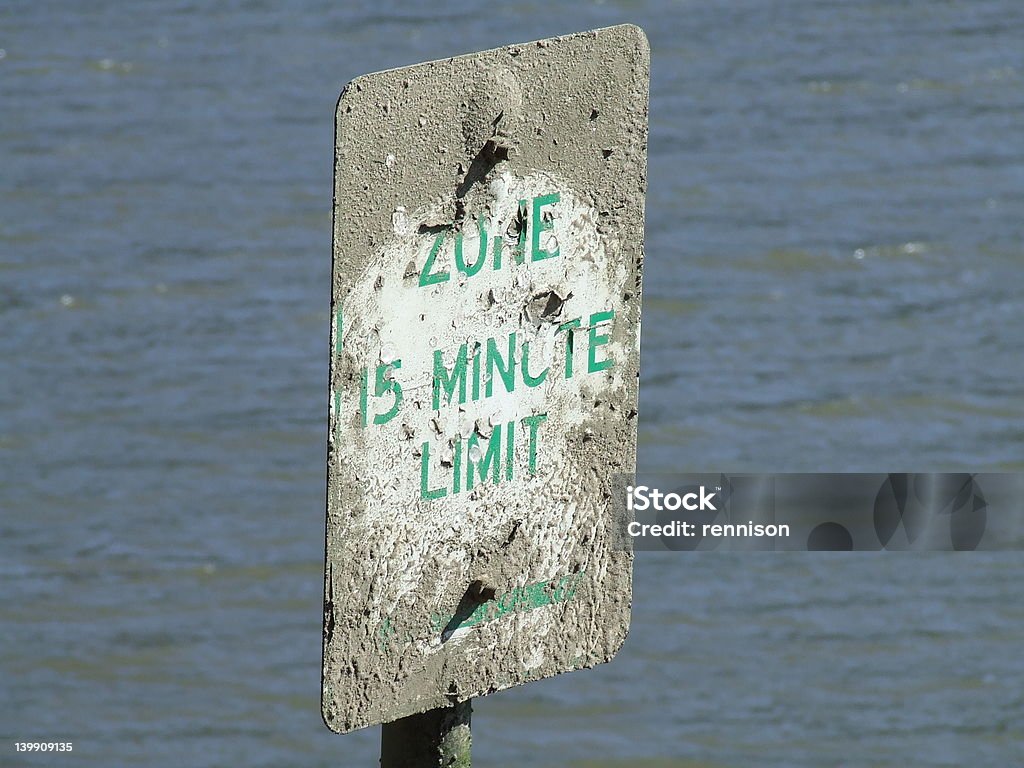 Znak Strefa limit czasu na wodzie - Zbiór zdjęć royalty-free (Aranżować)