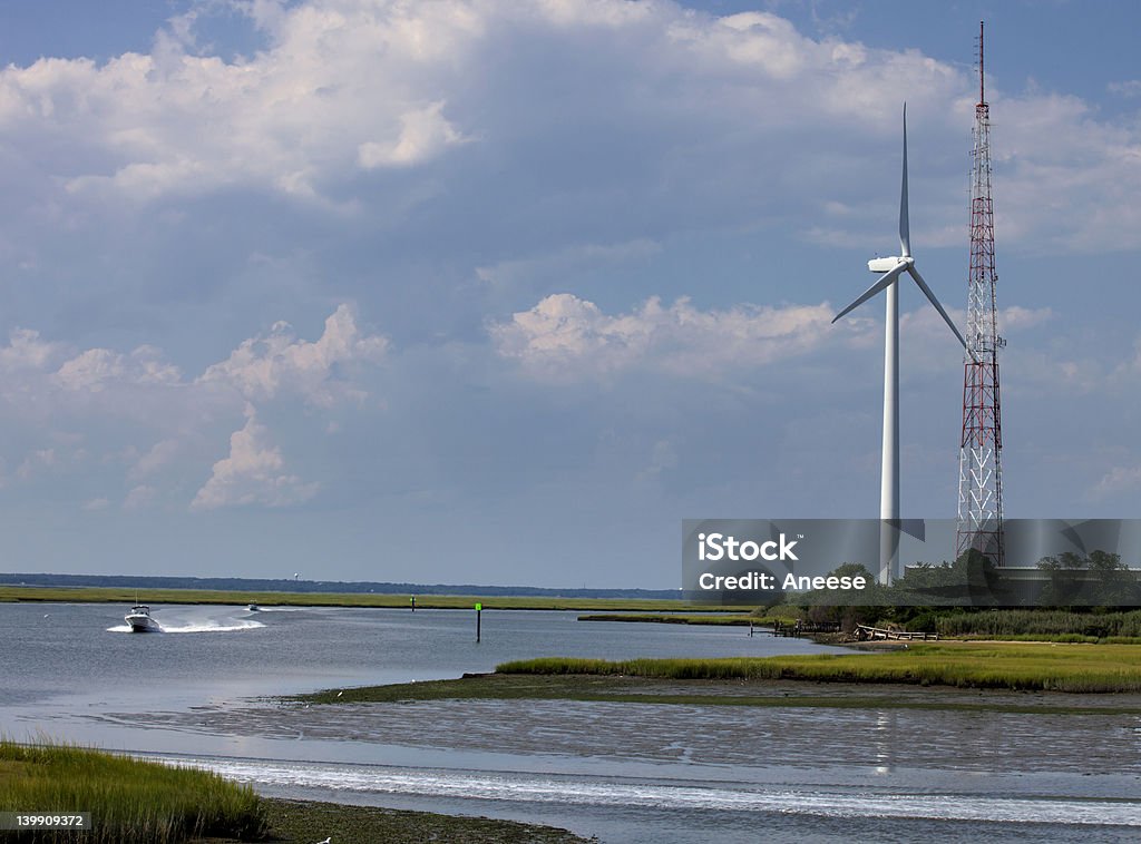 Turbina a vento lungo terreno paludoso habitat - Foto stock royalty-free di New Jersey