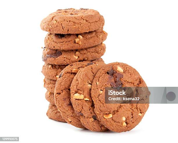 Photo libre de droit de Grâce Aux Cookies Noix Et Chocolat banque d'images et plus d'images libres de droit de Aliment - Aliment, Alimentation lourde, Biscuit