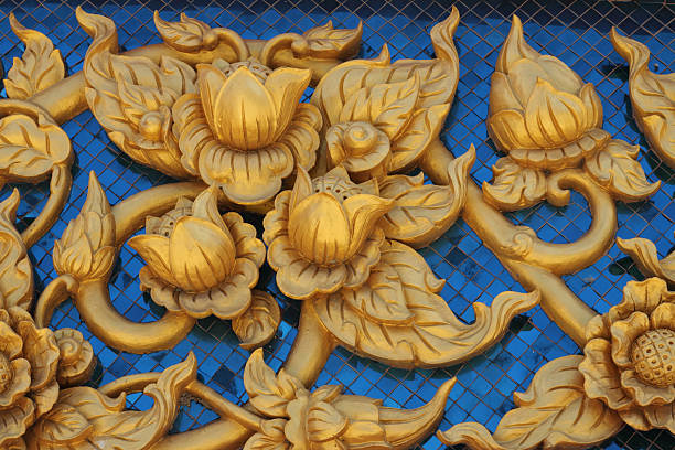 golden motivo floreale in Tempio - foto stock