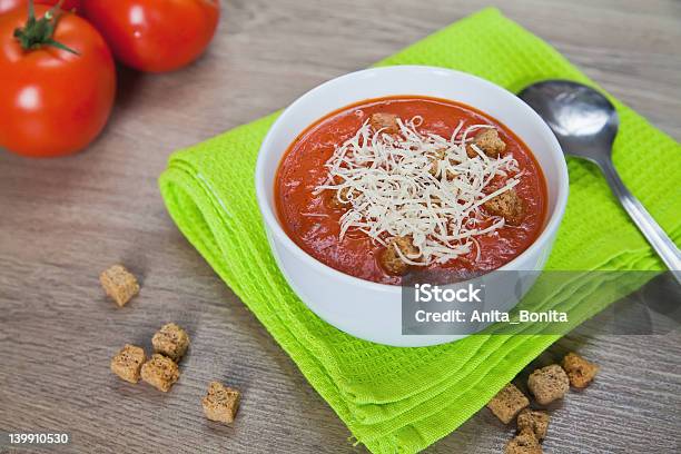 Tomatensuppe Stockfoto und mehr Bilder von Crouton - Crouton, Essgeschirr, Fotografie