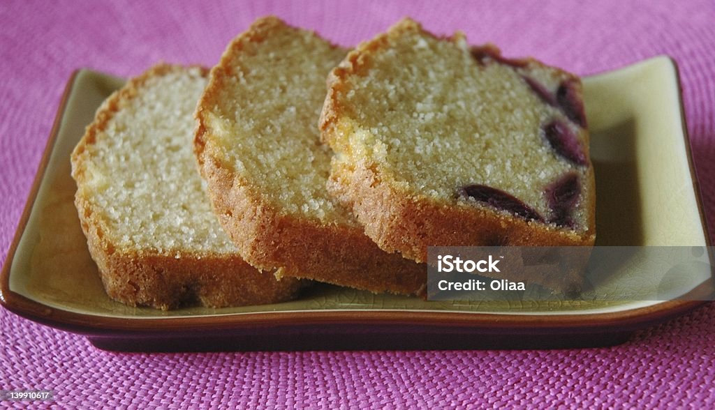 Pound cake con ciliegie - Foto stock royalty-free di Cibo