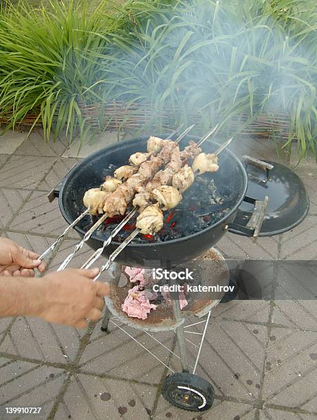 Cucinare Kebab - Fotografie stock e altre immagini di Alimentazione non salutare - Alimentazione non salutare, Barbecue - Cibo, Calore - Concetto