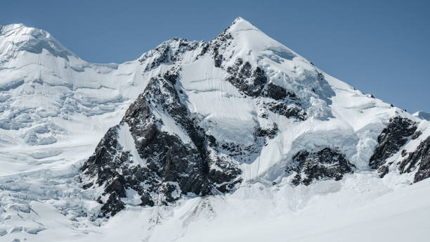 istock Mt Dixon as seen from Plateau hut 1399108734