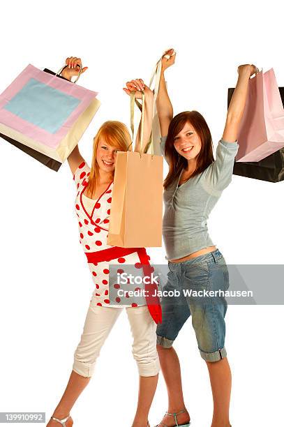 Junge Frauen Shoppingbigtime Stockfoto und mehr Bilder von Arme hoch - Arme hoch, Attraktive Frau, Aufregung