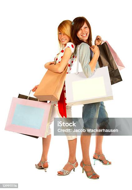 Mulheres Jovens Shoppingbigtime - Fotografias de stock e mais imagens de Fazer Compras - Fazer Compras, Centro Comercial, Comércio - Consumismo