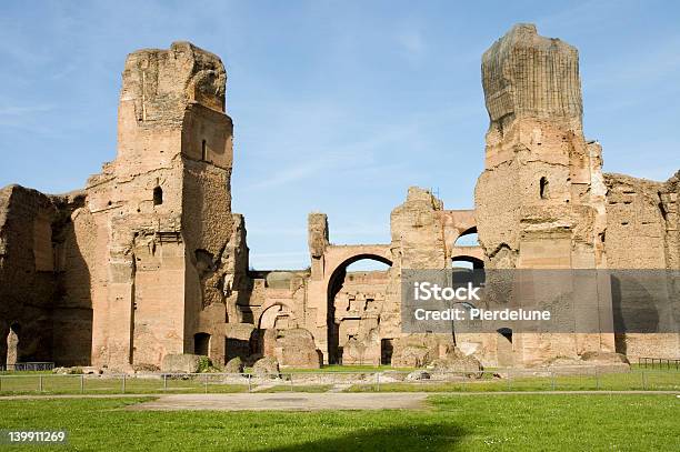 Photo libre de droit de Thermes De Caracalla banque d'images et plus d'images libres de droit de Activité de loisirs - Activité de loisirs, Adulation, Arc - Élément architectural