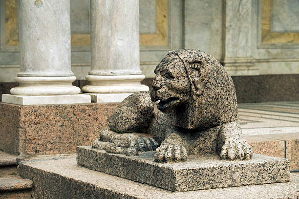 istock Lion stone Peterhof, st. Petersburg 139911333