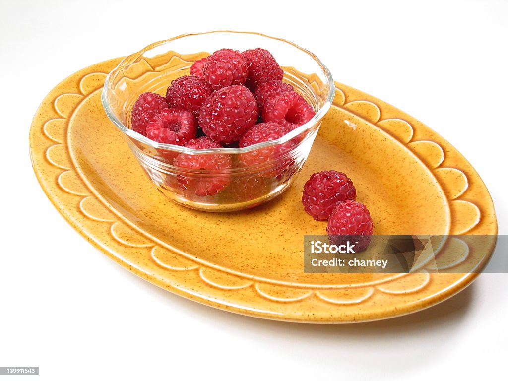 Framboesas em um prato - Foto de stock de Alimentação Saudável royalty-free