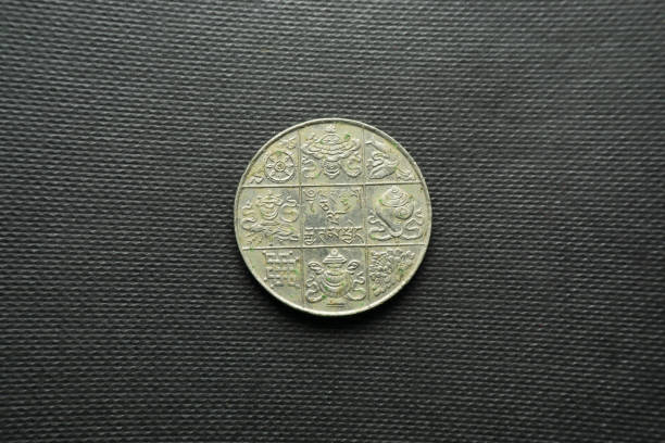 istock 1/2 Rupee coin dated 1928, Bhutan, Back view, Silver 1399121452