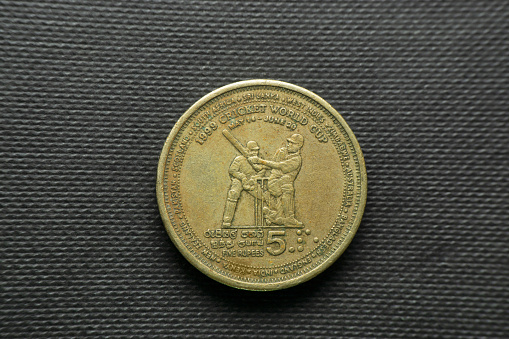 5 Rupees Sri Lanka Coin of 1999 Cricket World Cup, Front view